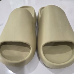 CAPE ROBBIN Beige Slide Sandals used.